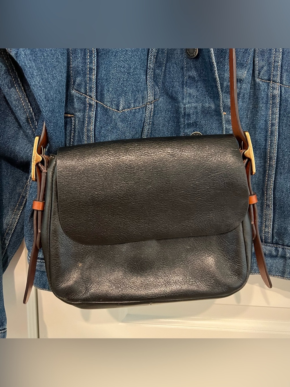 Fossil Small Harper Black Leather Crossbody Bag with Brown Strap messenger bag